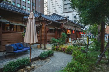 26 Kasım 2020: Taoyuan 77 sanat bölgesi, Taoyuan, Tayvan 'da Japon sömürgesi sırasında dört polis yurdu idi. Artık sanat ve kültürel aktivite için bir alan olarak kullanılıyor..