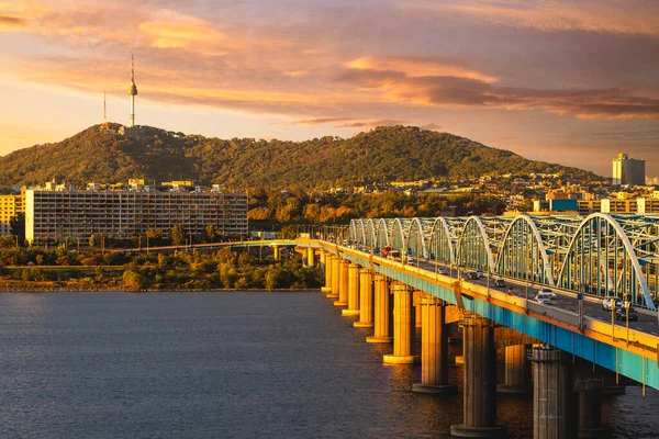 Torre Seúl Puente Dongjak Sobre Río Han Seúl Corea Del —  Fotos de Stock