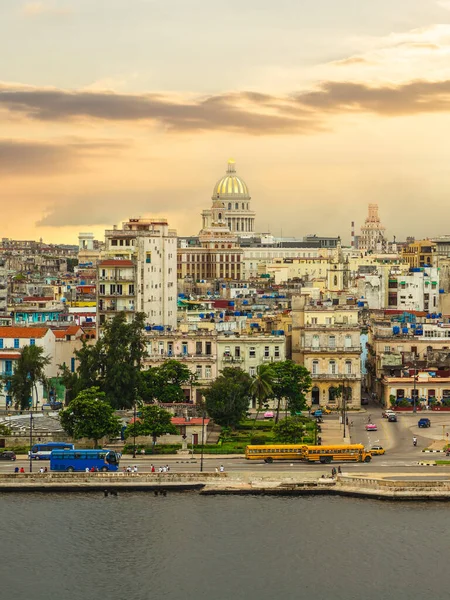 Havana 'nın ufuk çizgisi, ya da Havana, Küba' nın başkenti ve en büyük şehri