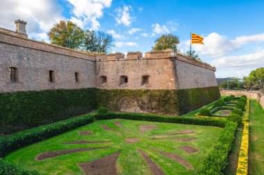 Montjuic Şatosu, Barcelona, Katalonya, İspanya 'daki Montjuic Hill' in tepesindeki eski bir askeri kale..