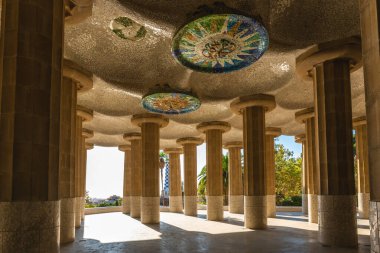 Barselona, Katalonya, İspanya 'daki Park Guell' deki Hypostyle Odası.