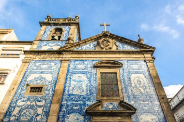 Santa Catarina Şapeli, nam-ı diğer Ruhlar Şapeli, Porto, Portekiz 'de yer almaktadır.