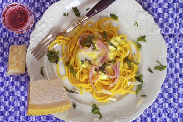 Spaghetti ham and cream sauce — Stock Photo, Image