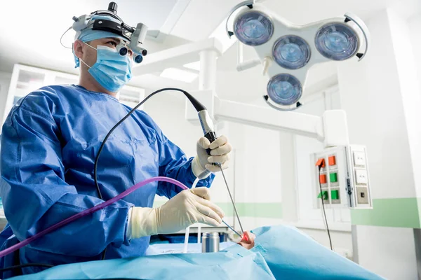 Funkční rhinochirurgie k obnovení nosního dýchání s coblation technologií. — Stock fotografie