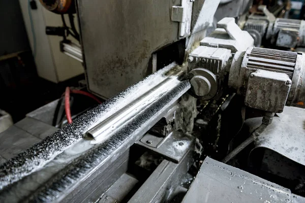 ロール曲げ産業機械はパイプの形成を作る — ストック写真