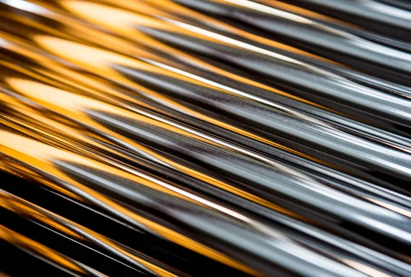 Abstrakter Hintergrund von auf einer Palette gestapelten Stahlrohren — Stockfoto