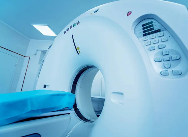 Tomografia computerizzata diagnostica nel moderno centro medico — Foto Stock