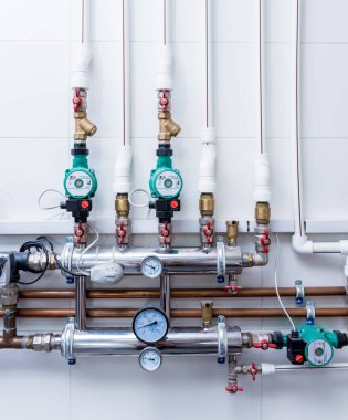 Modern ısıtma sistemi için kazan dairesi ekipmanı