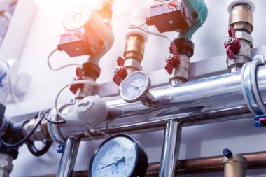 Modern ısıtma sistemi için kazan dairesi ekipmanı