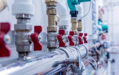 Modern ısıtma sistemi için kazan dairesi ekipmanı