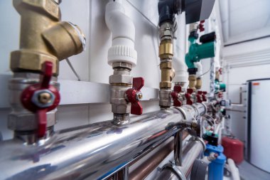 Modern ısıtma sistemi için kazan dairesi ekipmanı