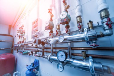 Modern ısıtma sistemi için kazan dairesi ekipmanı