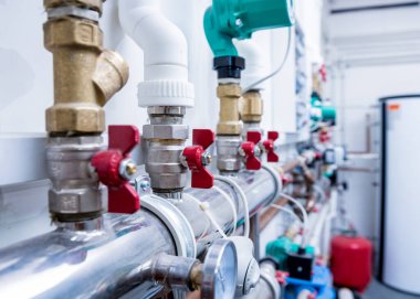 Modern ısıtma sistemi için kazan dairesi ekipmanı