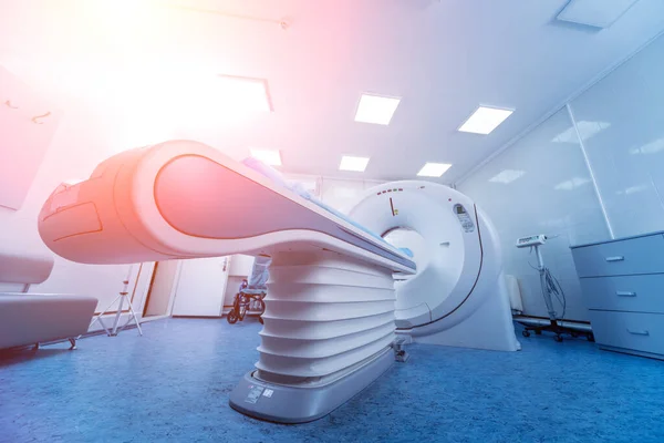 Tomografia computerizzata diagnostica nel moderno centro medico — Foto Stock