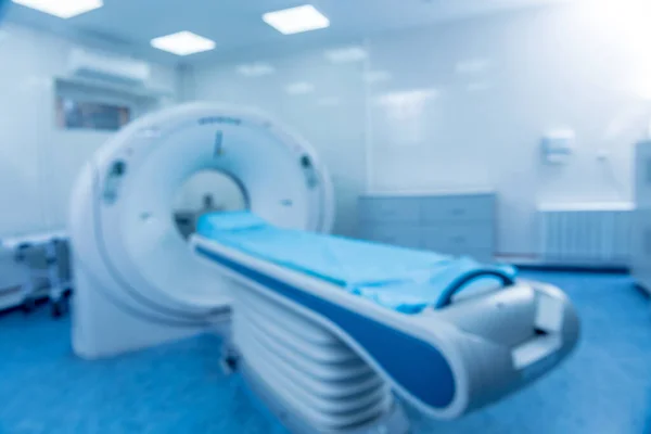 Розмитий фон комп'ютерної томографії діагностики в сучасному медичному центрі — стокове фото