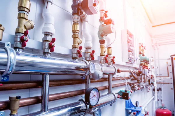 Modern ısıtma sistemi için kazan dairesi ekipmanı