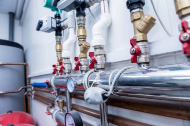 Modern ısıtma sistemi için kazan dairesi ekipmanı