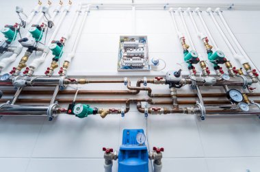 Modern ısıtma sistemi için kazan dairesi ekipmanı