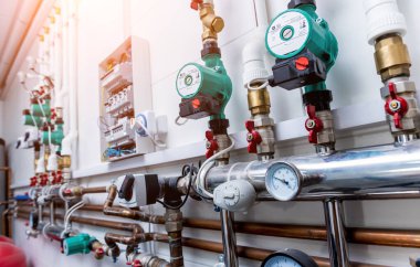 Modern ısıtma sistemi için kazan dairesi ekipmanı