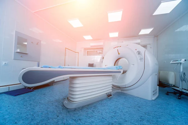 Диагностика компьютерной томографии в современном медицинском центре — стоковое фото