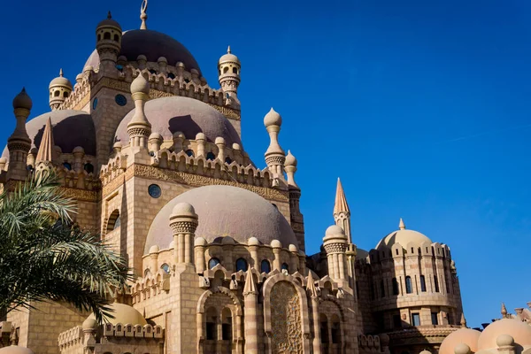 Details van grote islamitische moskee. Religieuze achtergrond — Stockfoto