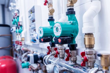 Modern ısıtma sistemi için kazan dairesi ekipmanı