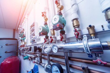 Modern ısıtma sistemi için kazan dairesi ekipmanı