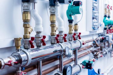 Modern ısıtma sistemi için kazan dairesi ekipmanı