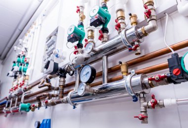 Modern ısıtma sistemi için kazan dairesi ekipmanı