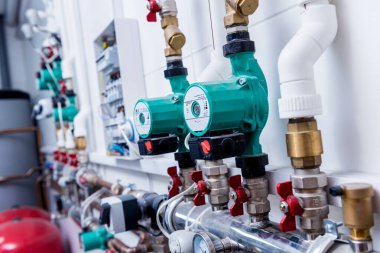 Modern ısıtma sistemi için kazan dairesi ekipmanı