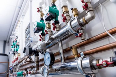 Modern ısıtma sistemi için kazan dairesi ekipmanı