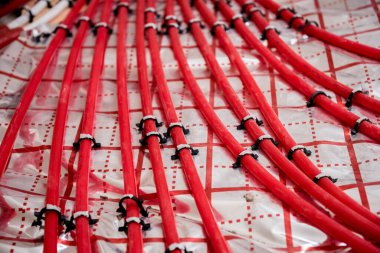 Su ısıtma sistemi ve yer altı ısıtma sistemi.