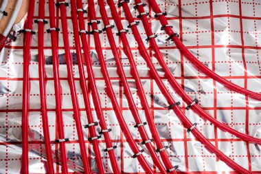 Su ısıtma sistemi ve yer altı ısıtma sistemi.