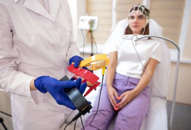 Hastanın beyin testinde ensefalografi kullanıldı.