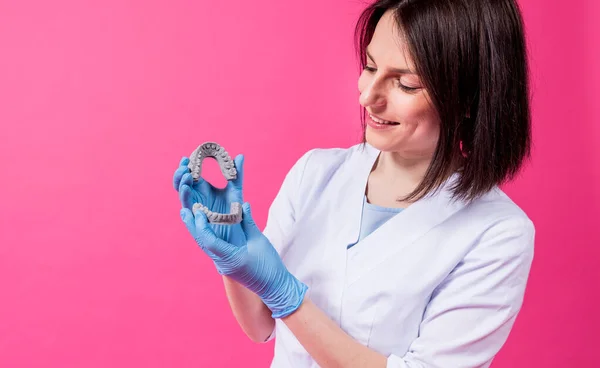 Woman dentist holds in hands dental gypsum models — Stock Photo, Image