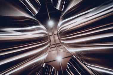 Bira fermantasyonu ve bira fabrikasında olgunlaşma için çelik tanklar.