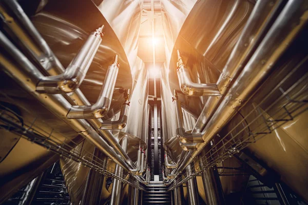 Bira Fermantasyonu Bira Fabrikasında Olgunlaşma Için Çelik Tanklar — Stok fotoğraf