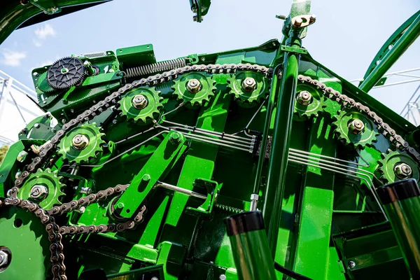 Nueva maquinaria agrícola moderna y detalles del equipo —  Fotos de Stock