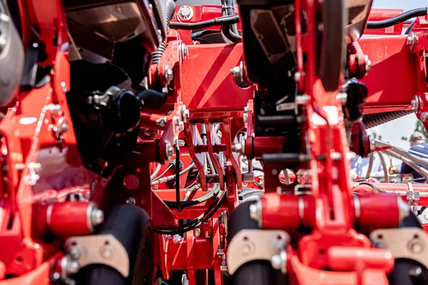 Nieuwe moderne landbouwmachines en -uitrusting — Stockfoto