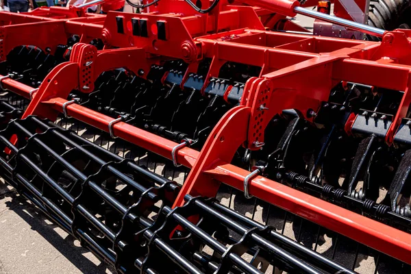 Novas máquinas e equipamentos agrícolas modernos — Fotografia de Stock