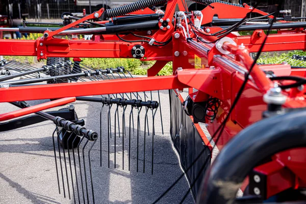 Novas máquinas e equipamentos agrícolas modernos — Fotografia de Stock