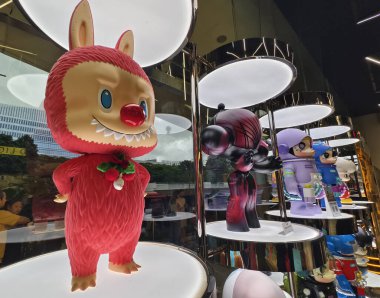 SINGAPORE - 18 Kasım 2025: Büyük alışveriş merkezindeki Popmart Market.