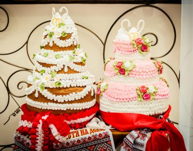 Çiçekli düğün pastaları.