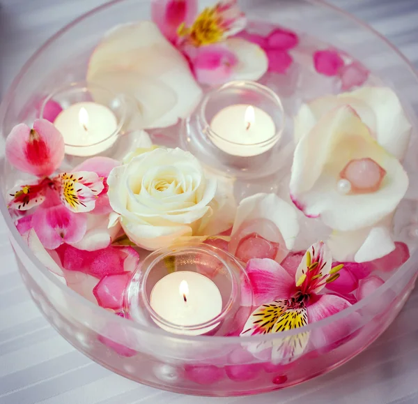 Wedding bouquet. Candles. — Stock Photo, Image