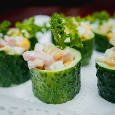 Yeşil salatalık salatası