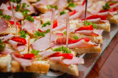 pastırma ile taze sandviç