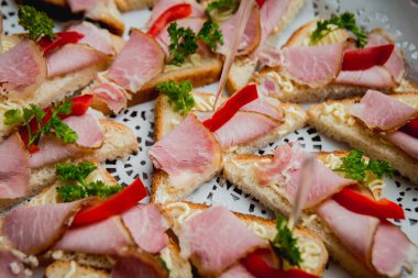 pastırma ile taze sandviç