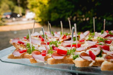 pastırma ile taze sandviç