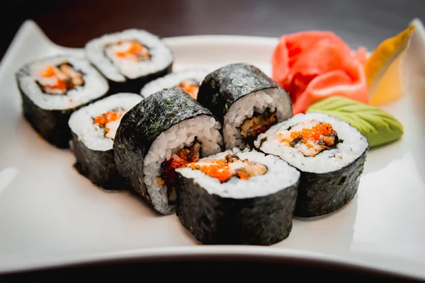 Sushi fehér tálcán — Stock Fotó