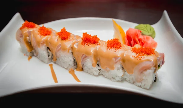 Sushi fehér tálcán — Stock Fotó